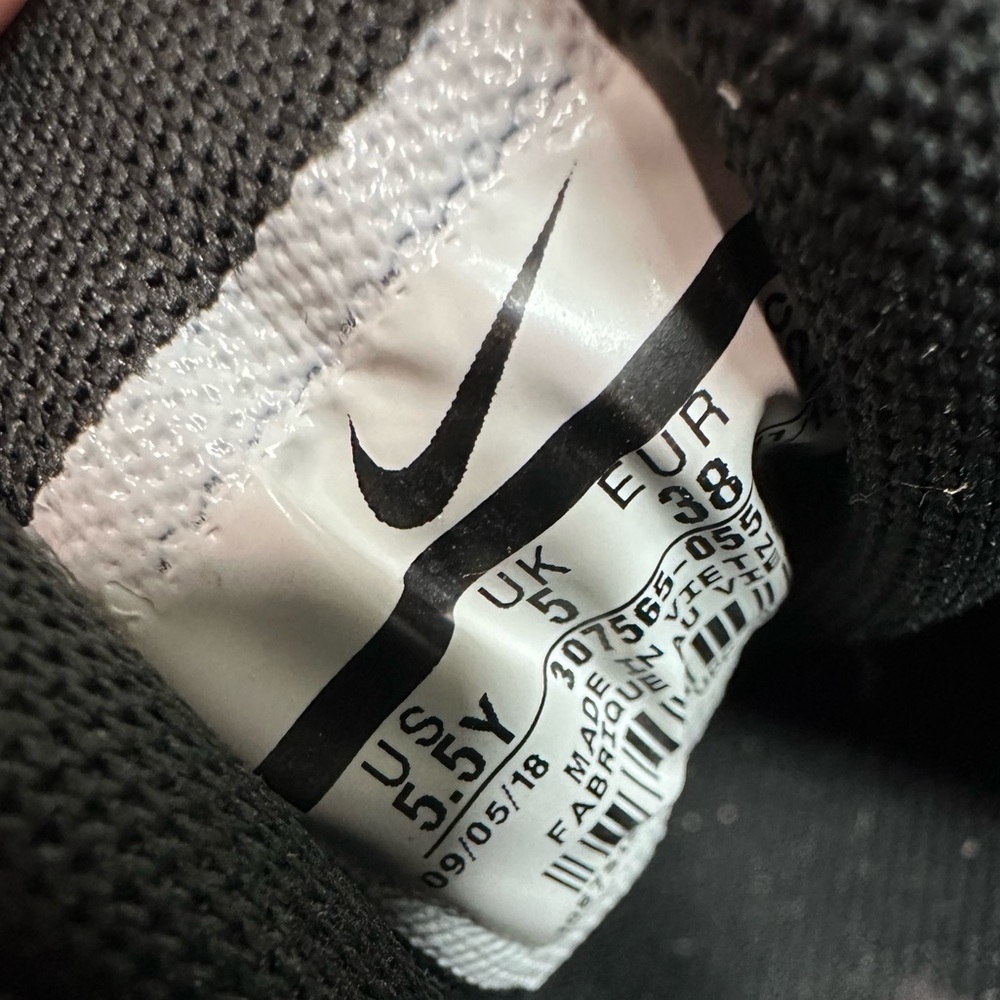 Nike Air Max 95 Black Athletic Shoes - Picture 2 of 6